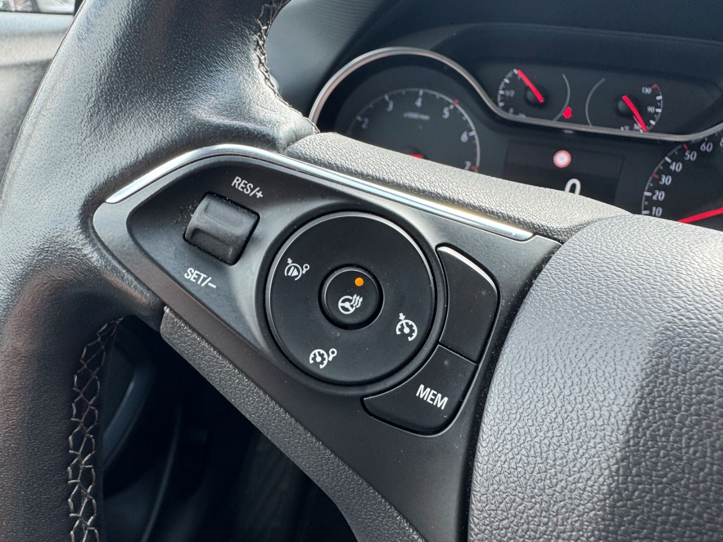Fahrzeugabbildung Opel Crossland Elegance 1.2 Turbo mit AHK