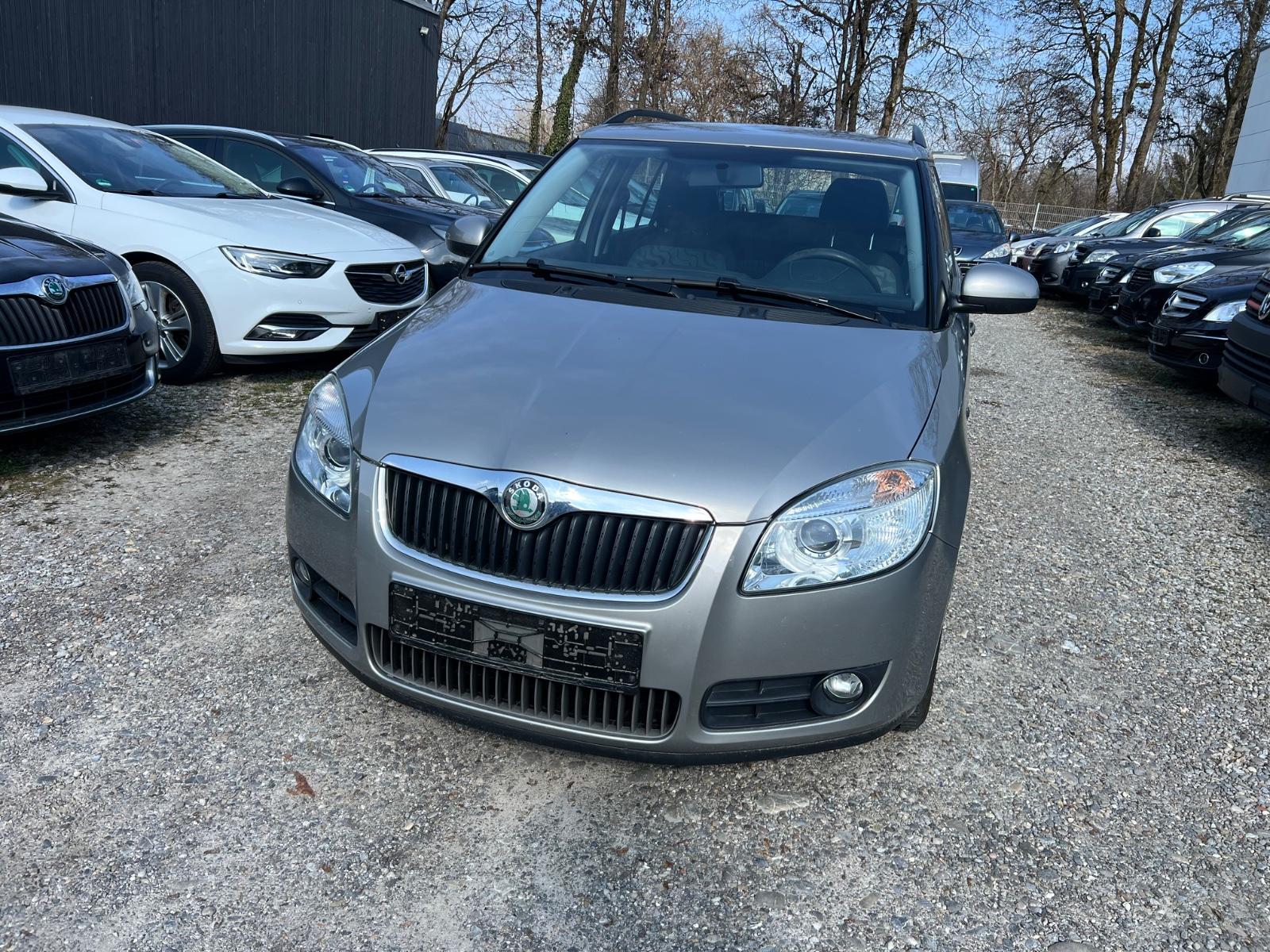 Skoda Fabia 2009 — rear view
