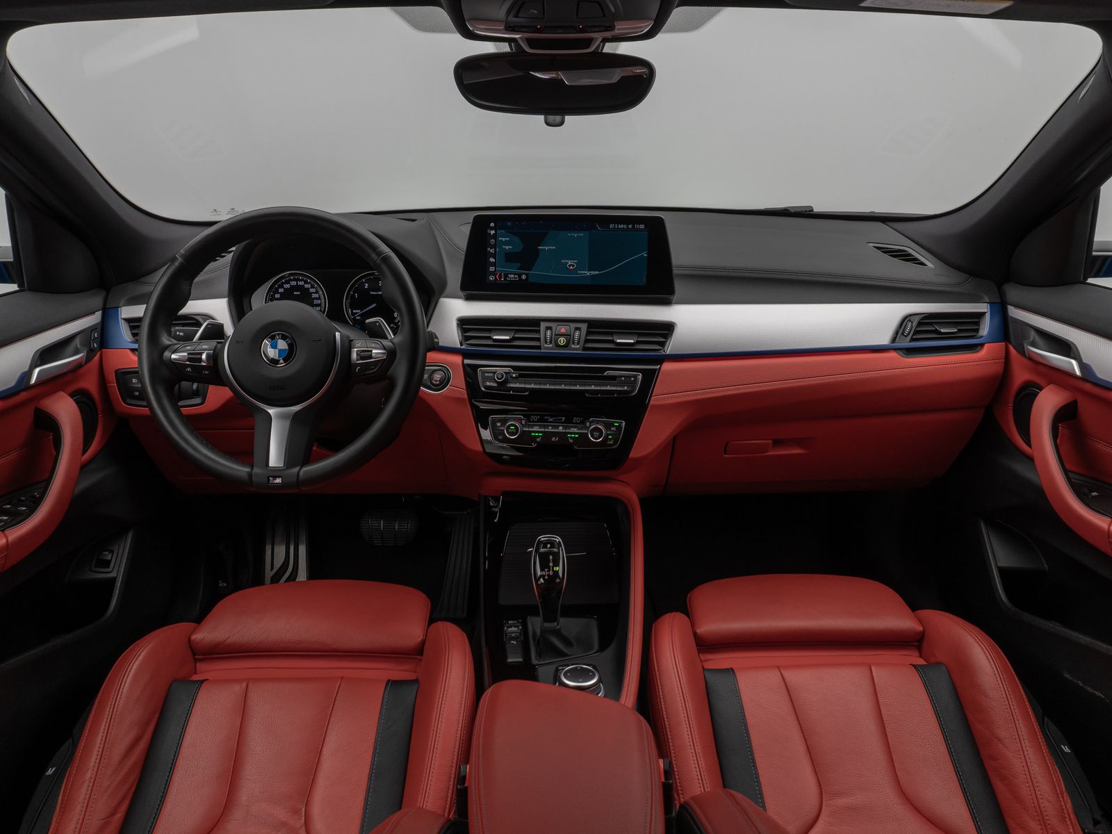 Fahrzeugabbildung BMW X2 sD18d M Sport Kamera HUD DAB HiFi Komfort 19"