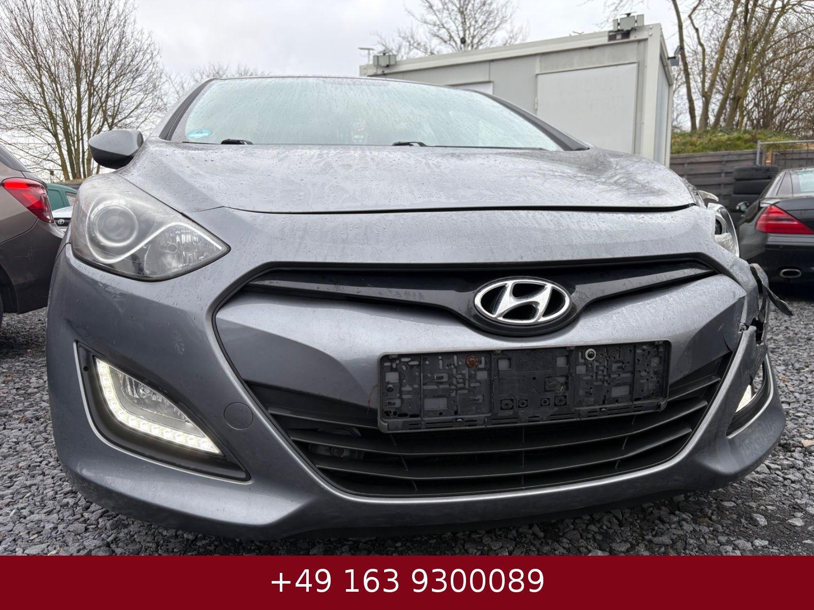 Hyundai i30 1.6 GDI KLIMAAUTOM NAVI CAM LIMOUSINE EURO 5