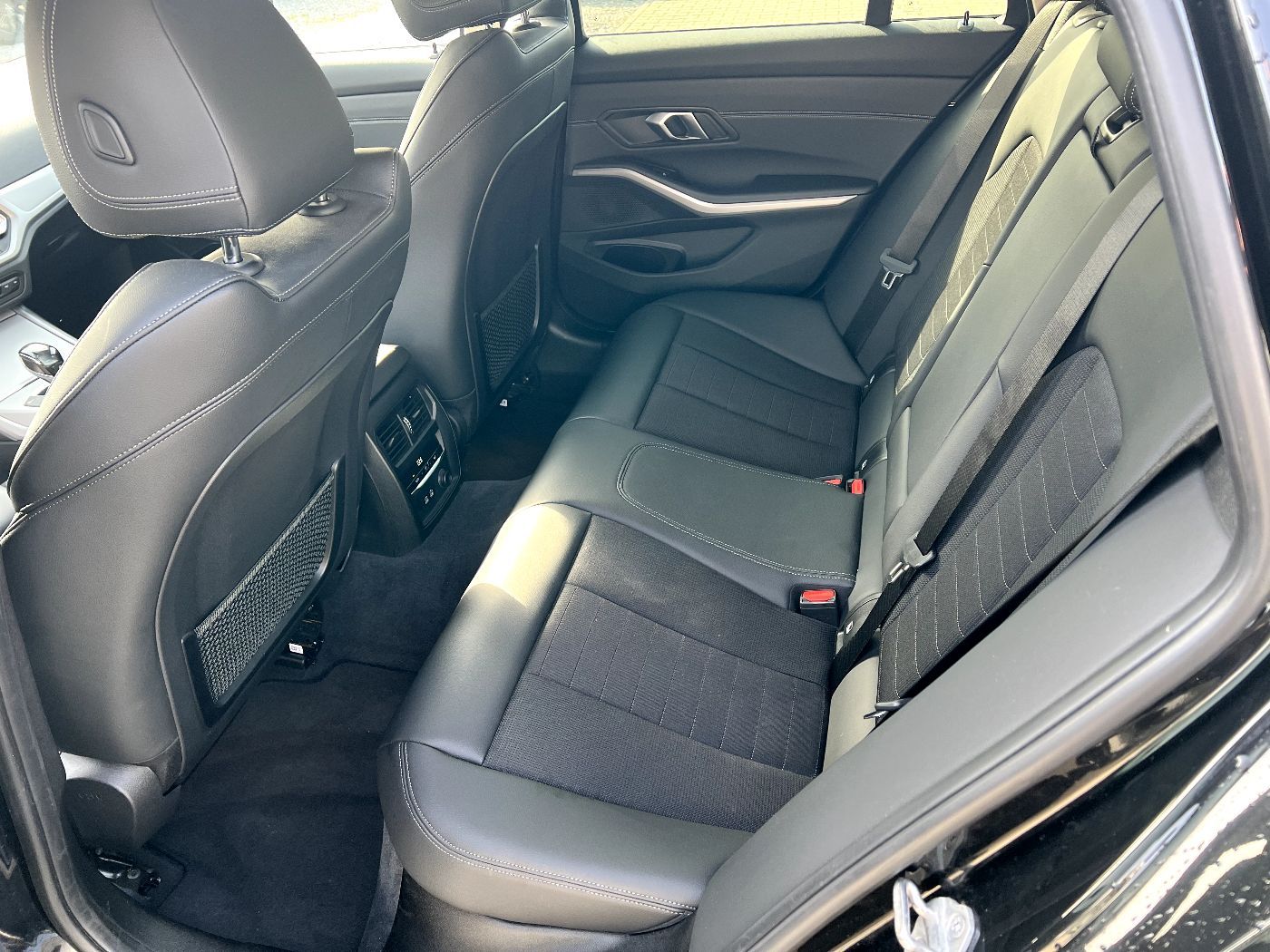 BMW 320d Touring xDrive Advantage *LED Navi Leder* foto 13