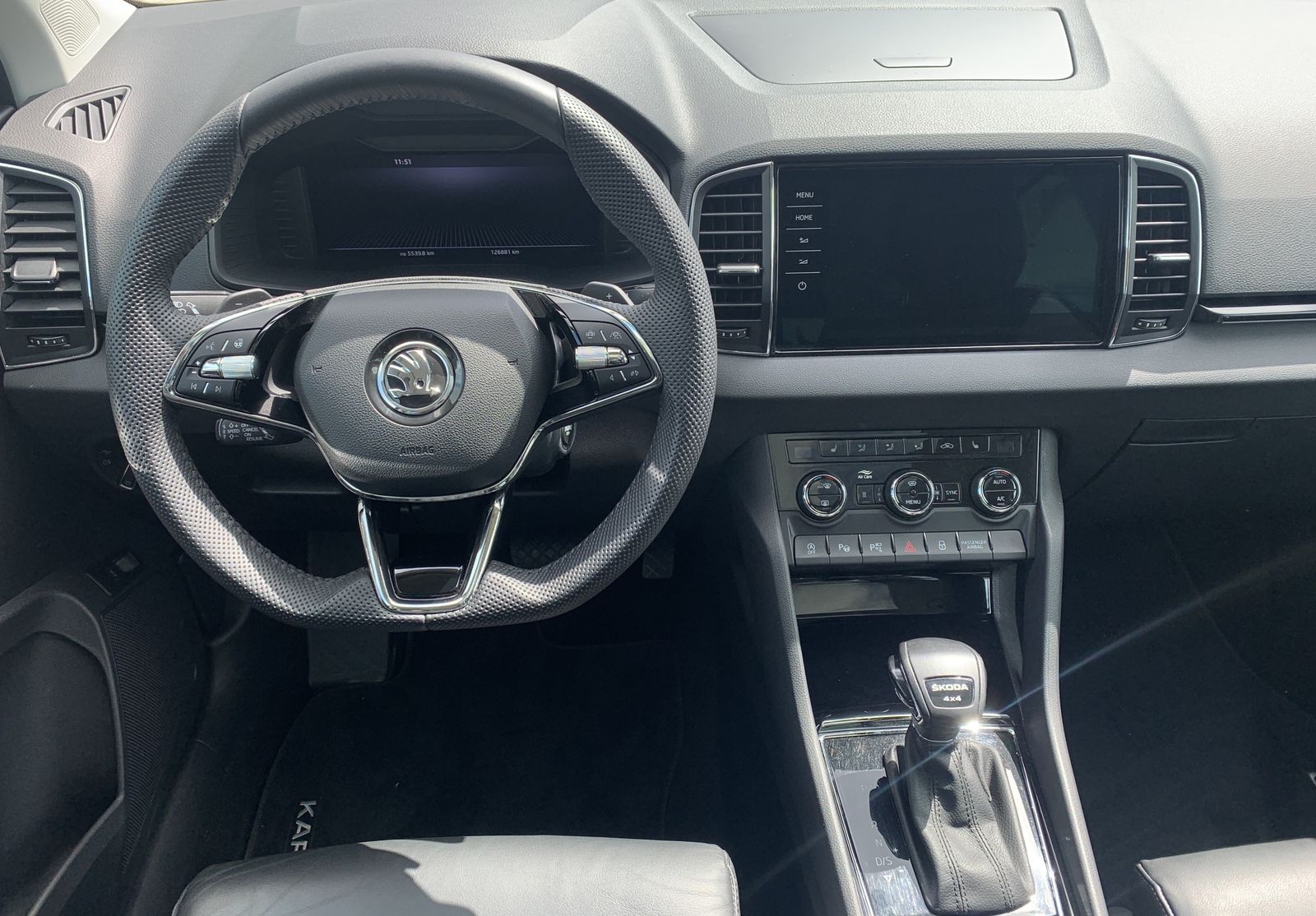 Fahrzeugabbildung SKODA Karoq 2.0 TDI*4x4*AHK*STHZ*Leder*360°Cam*Pano*