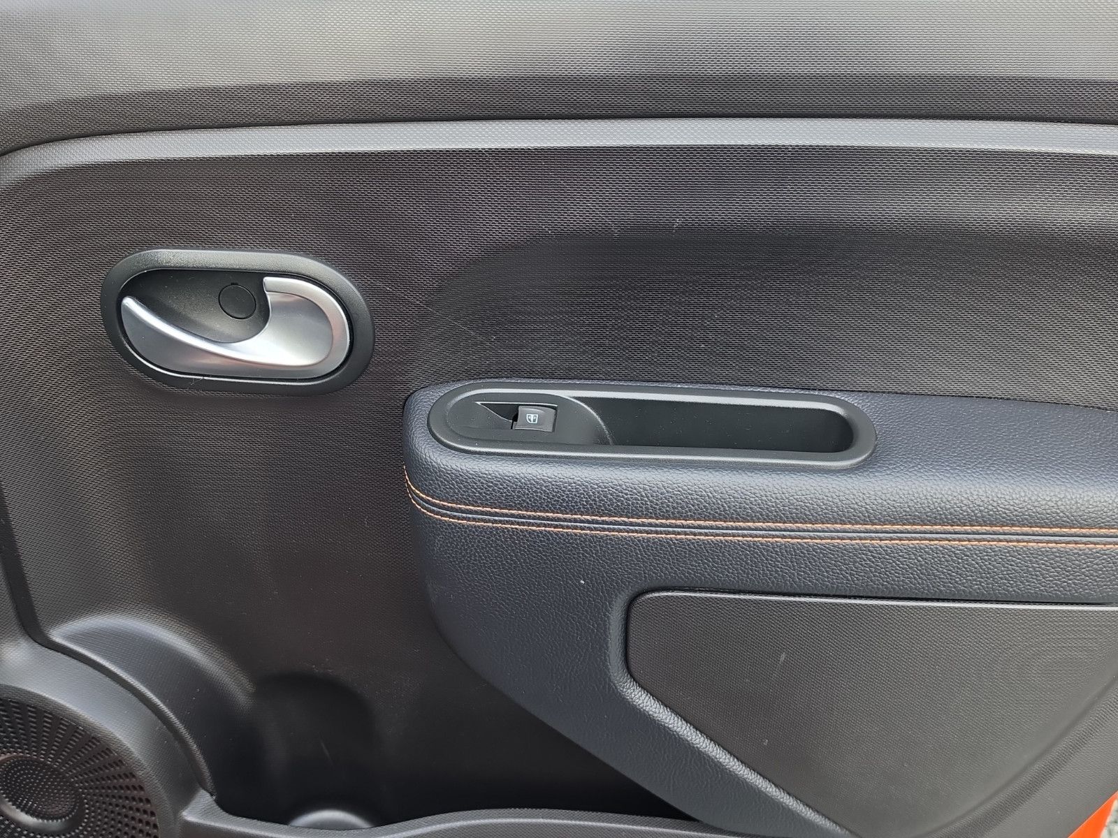 Fahrzeugabbildung Renault Twingo GT Tempomat SHZ PDC TÜV NEU