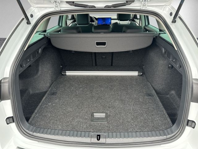 Octavia Combi 1.5 TSI DSG HEAD-UP+NAVI.+RFK+GRA+