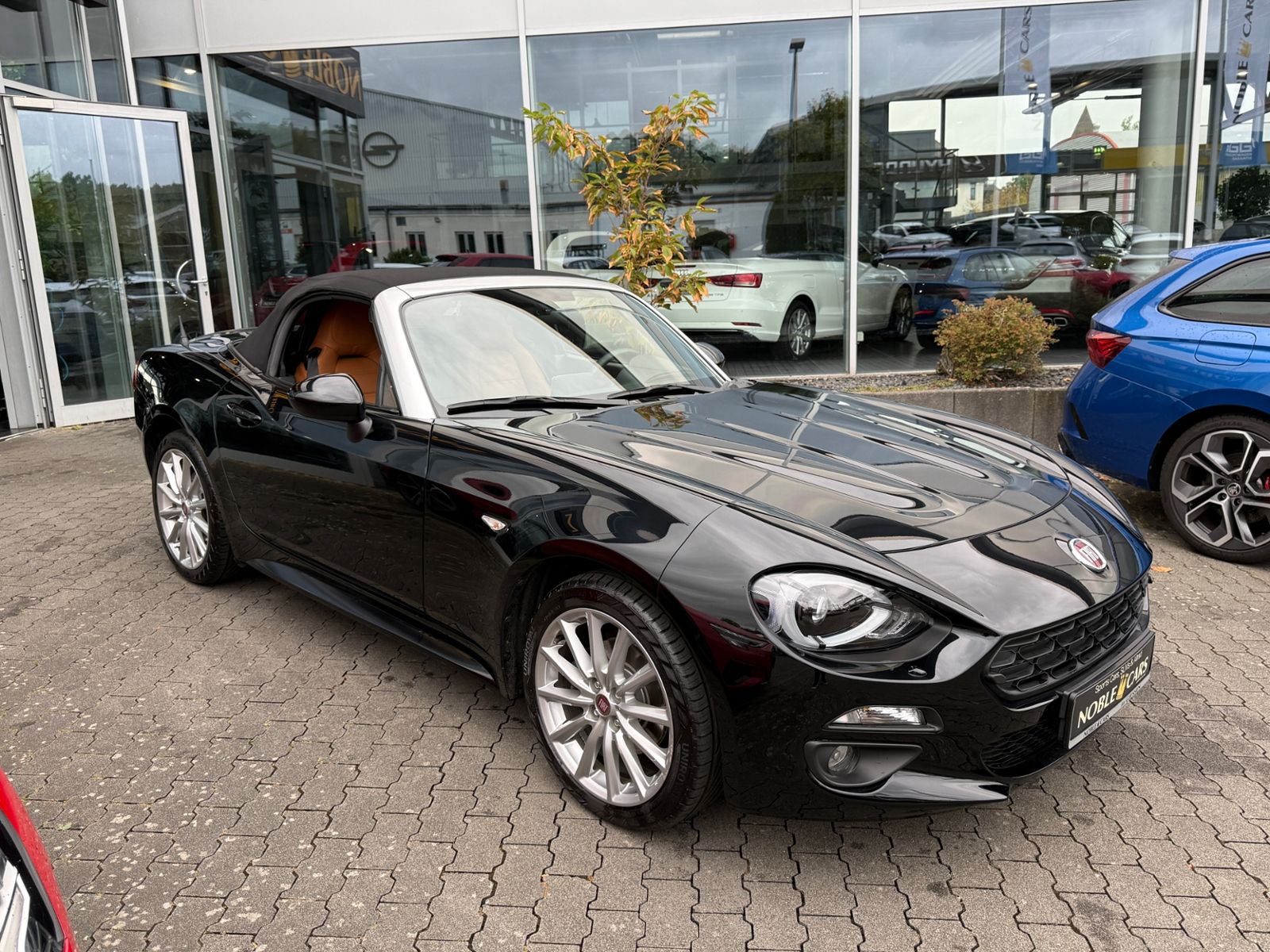 Fahrzeugabbildung Fiat 124 Spider Lusso KAM LED NAVI