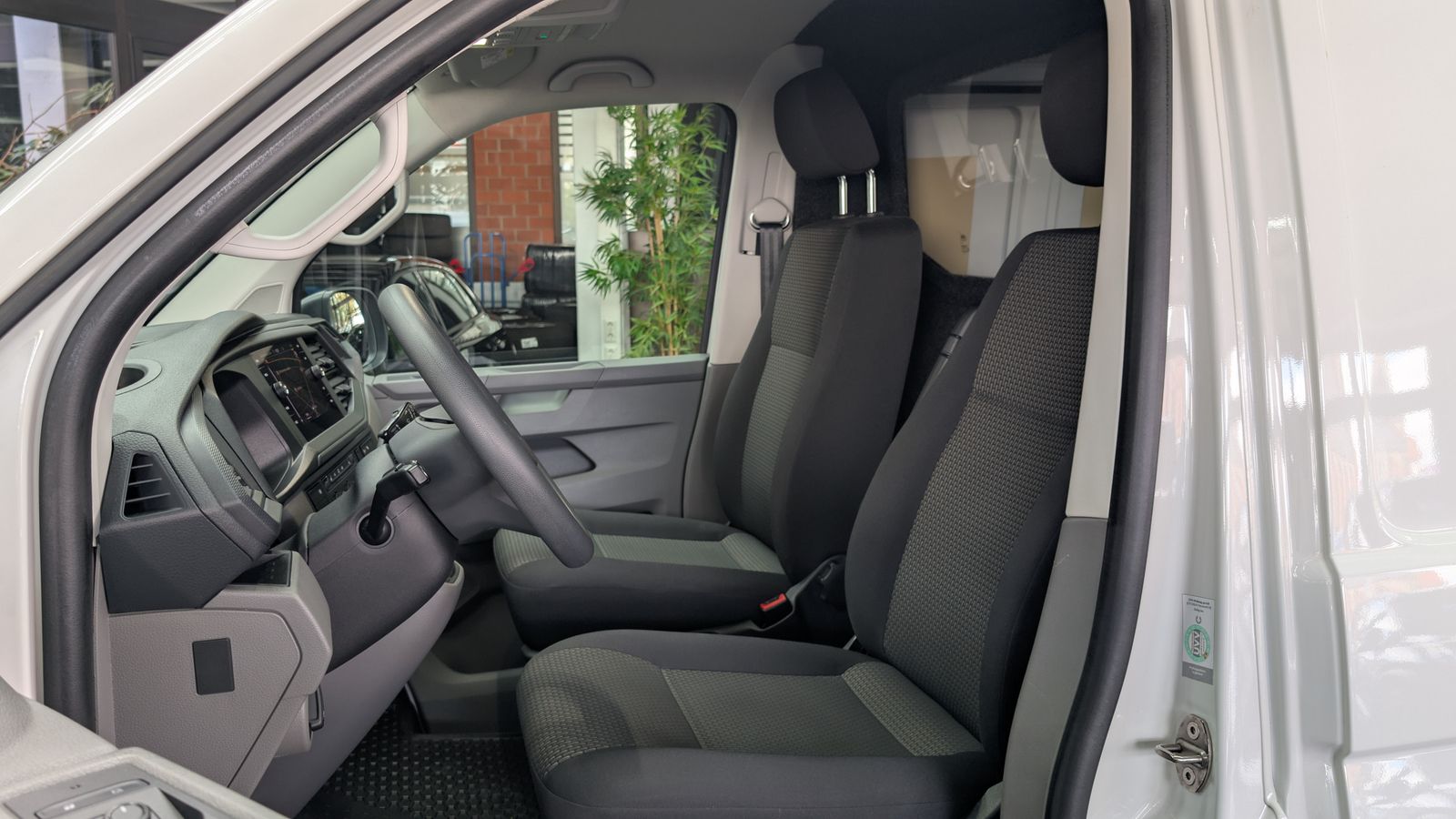 Fahrzeugabbildung Volkswagen T6 Transporter 6.1 LED*KAM*SHZ*SORTIMO-REGALE