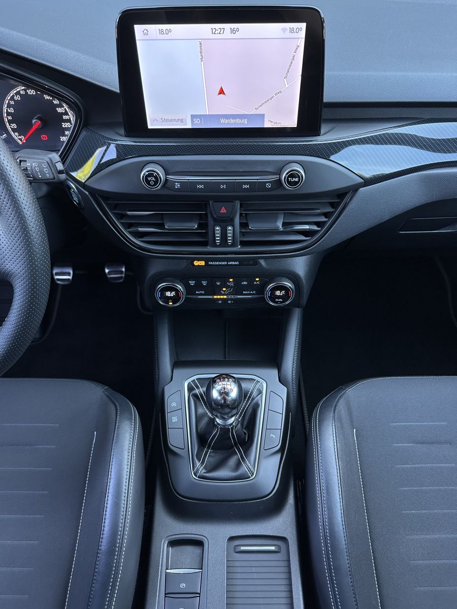 Fahrzeugabbildung Ford Focus 2.0 EB ST NAV+LED+AHK+ACC+VCOCKPIT+B&O+1HD