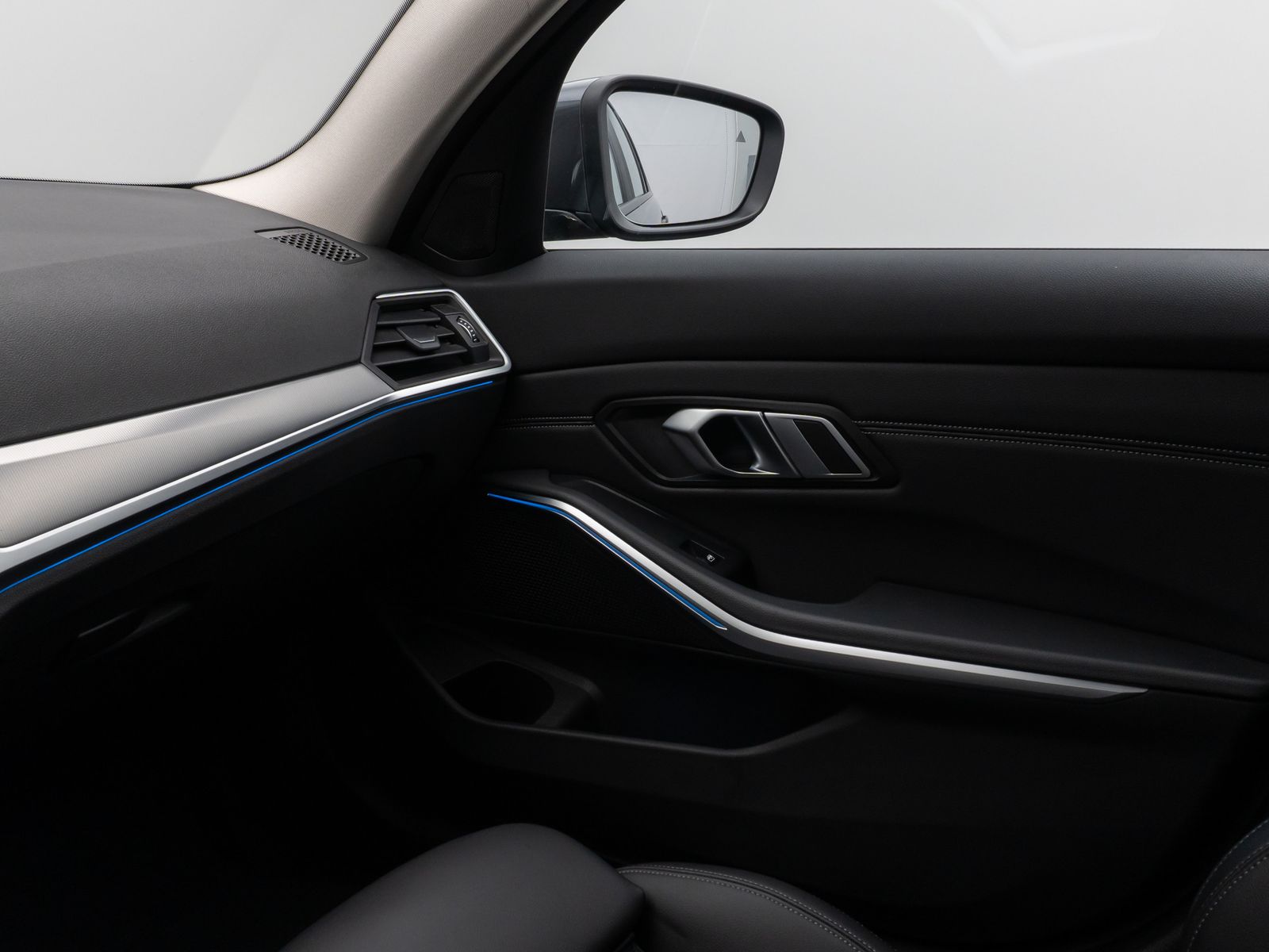 Fahrzeugabbildung BMW 330e Kamera DAB HiFi DrivingAssist Alarm Sport