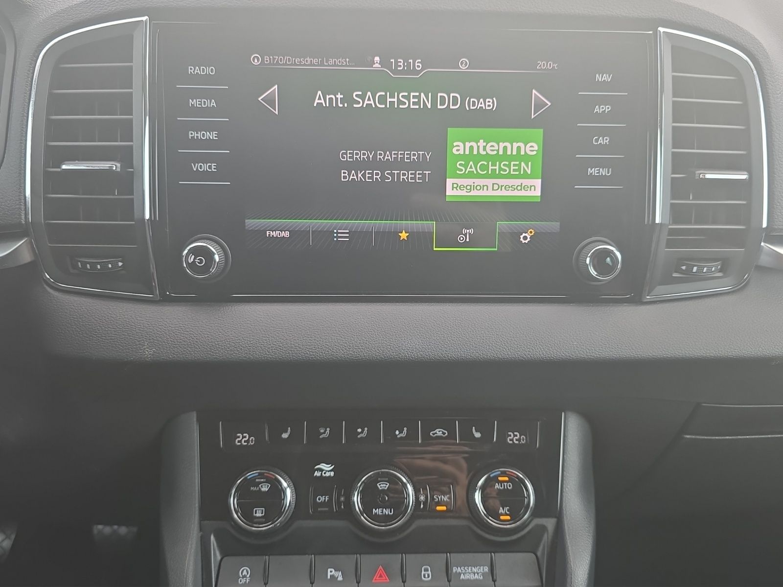 Fahrzeugabbildung SKODA Karoq Clever LED Navi AHK RFK VC SHZ
