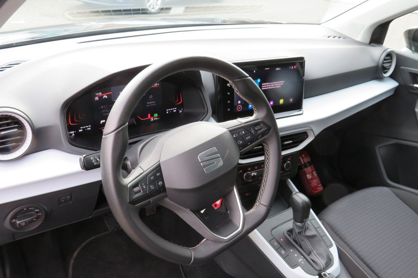 Fahrzeugabbildung SEAT Arona Style DSG LED NAVI DAB GRA PDC 1.HD