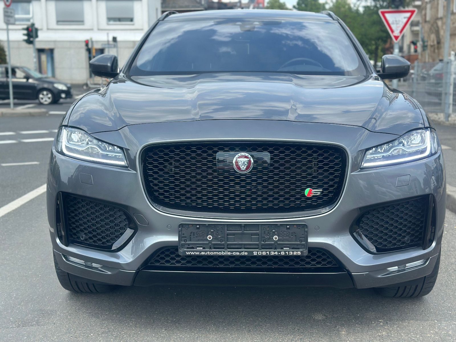 Fahrzeugabbildung Jaguar F-PACE S AWD QUICKSHIFT*22`LM+PANO+HEADUP+KAM*