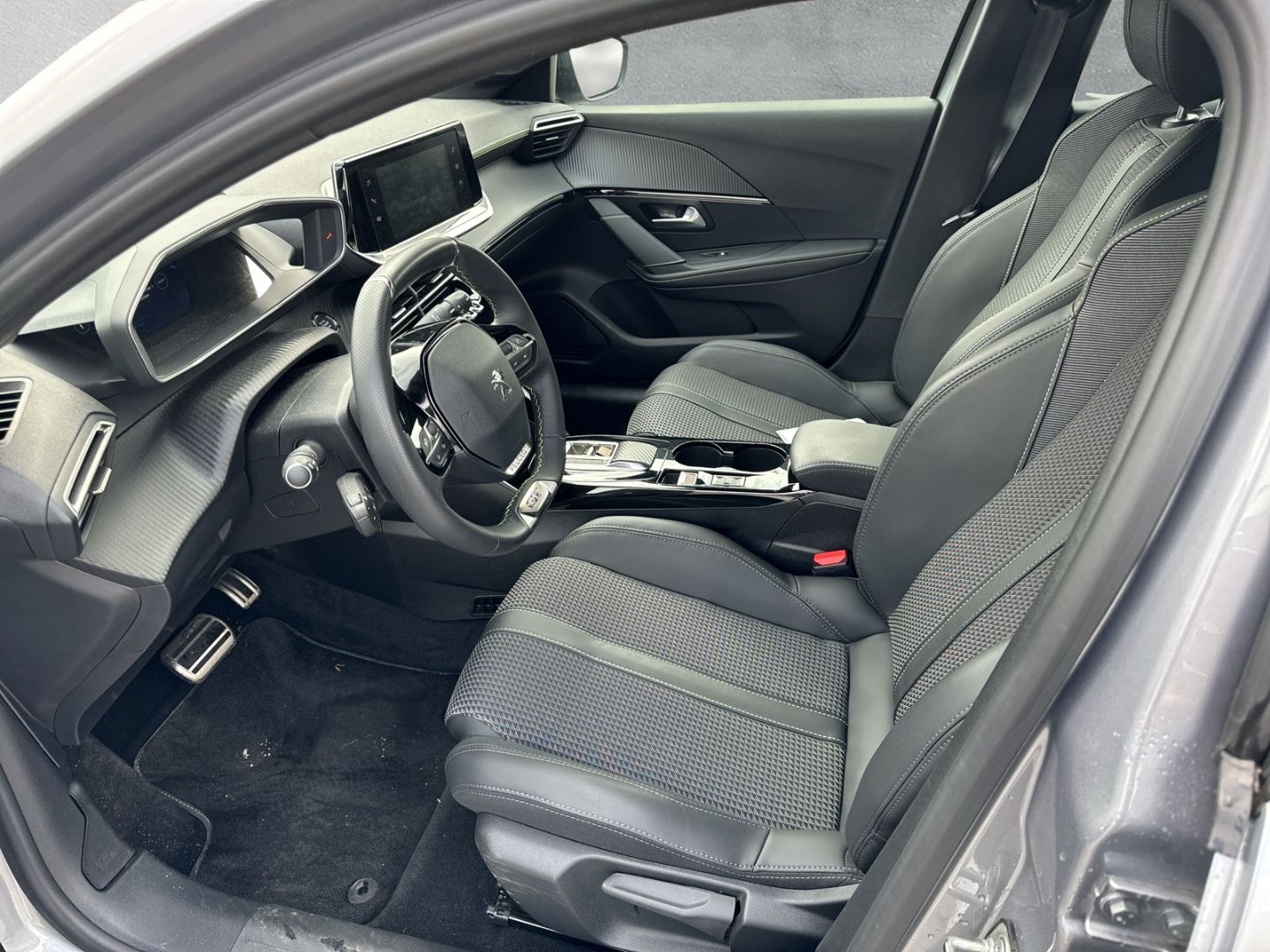 Fahrzeugabbildung Peugeot 208 e- GT Elektromotor 136 *Navi*Kamera*Sitzheiz