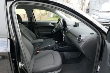 Fahrzeugabbildung Audi A1 Sportback attraction Bi-Xenon, Zahnriemen neu