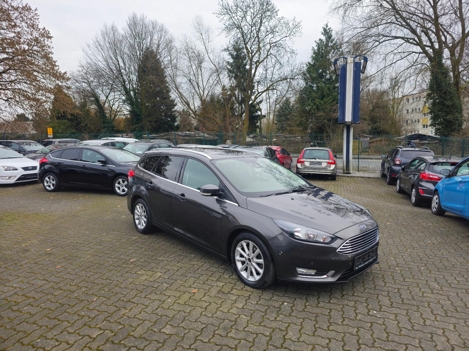 Ford Focus Turnier Titanium Navi*16"Alu*Lenkrad-Beiz.