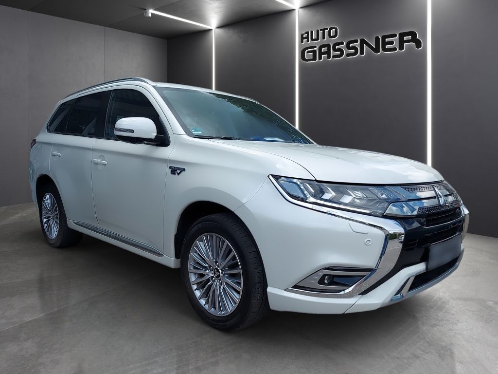 Fahrzeugabbildung Mitsubishi Outlander PHEV Spirit PLUS 2.4 4WD Navi Leder