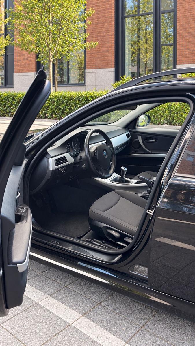 BMW 318 2010 — photo 13