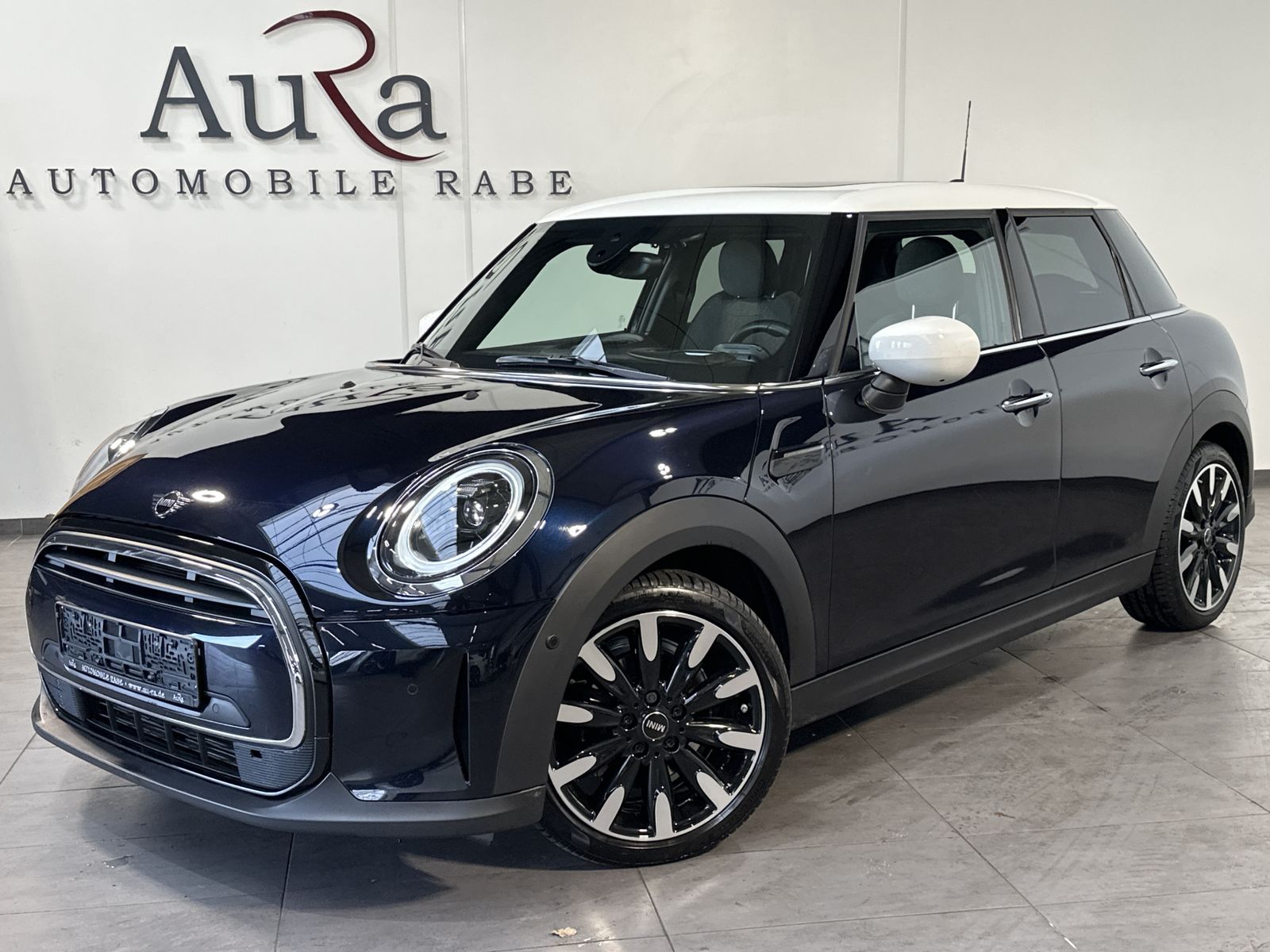 Fahrzeugabbildung MINI Cooper 5-Türer Classic Trim NAV+LED+PANO+KAM+ACC