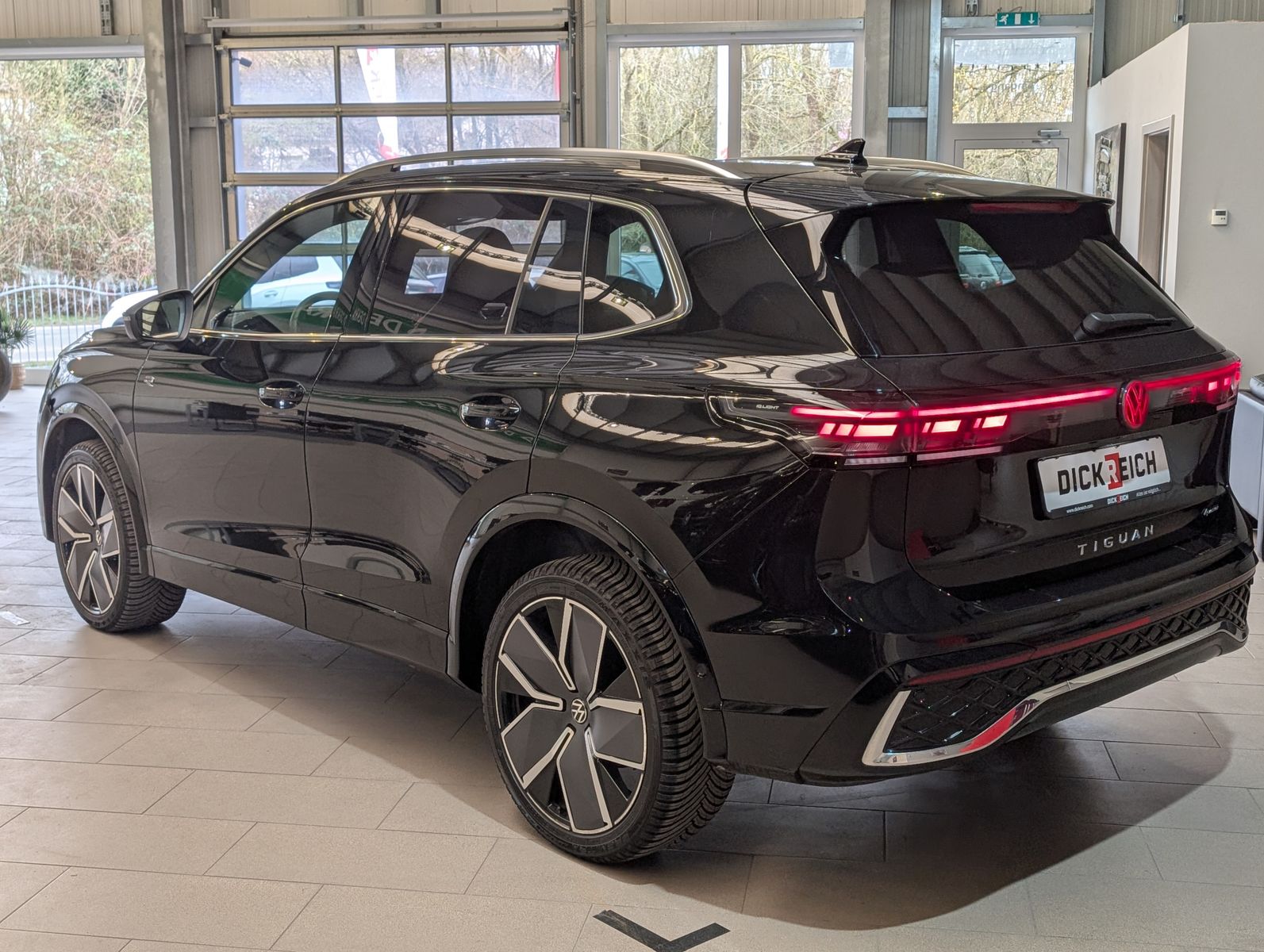 Immagine del veicolo Volkswagen Tiguan 2.0TDI R-Line 4M Pano H/K AHK Matrix 20"