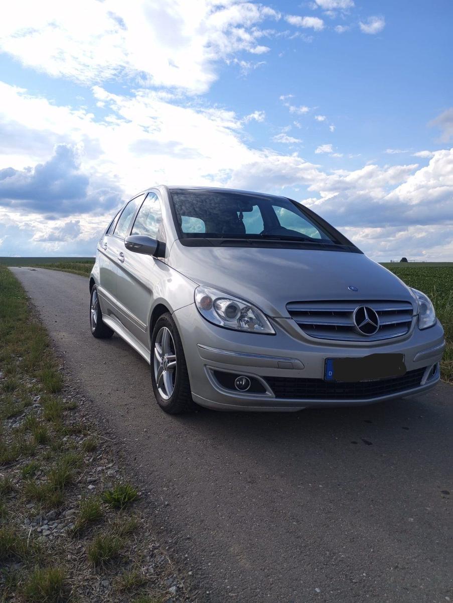 Mercedes-Benz B 200