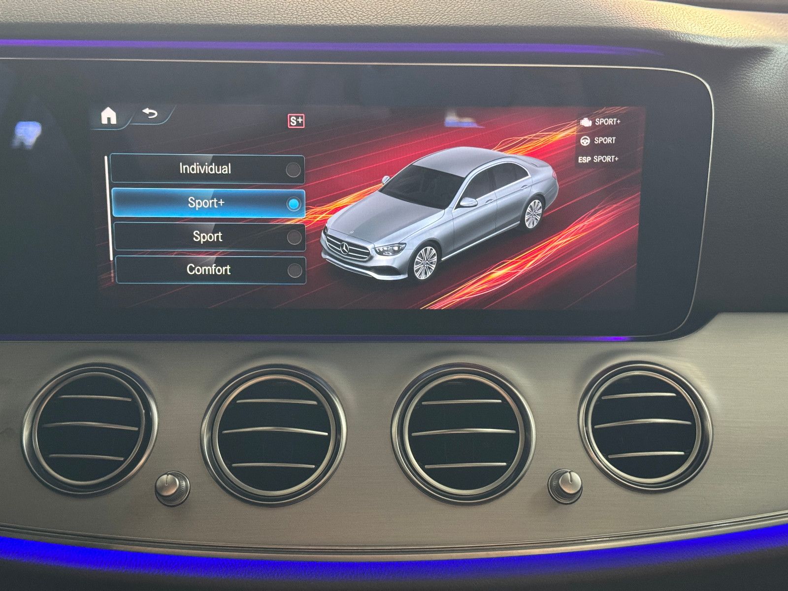 Fahrzeugabbildung Mercedes-Benz E 450 4MATIC 9G-TRONIC 2X AVANTGARDE FACELIFT