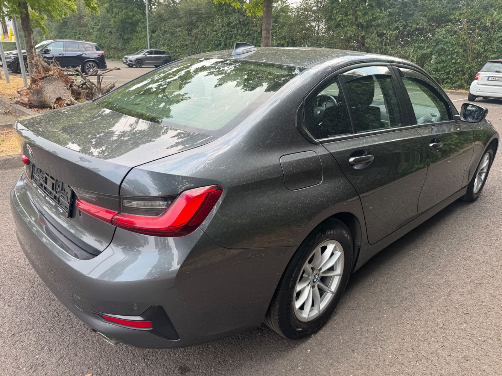 Fahrzeugabbildung BMW 318 3 Limousine 318 d Advantage LED+Navi+Keyless