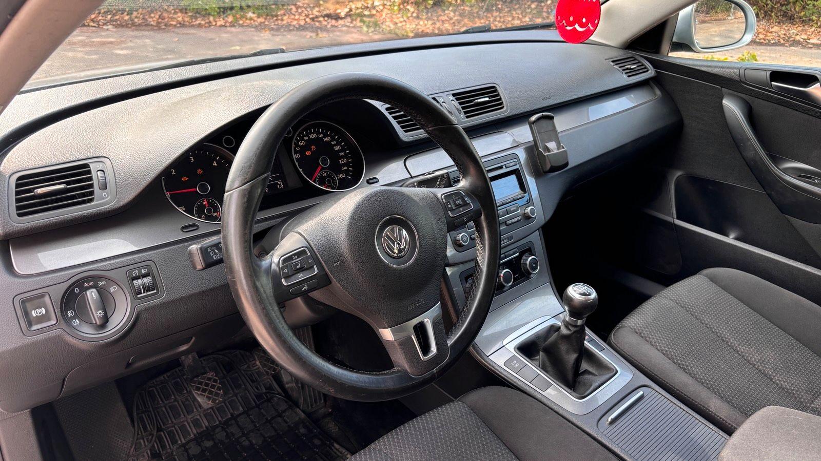 Volkswagen Passat 2010 — photo 11