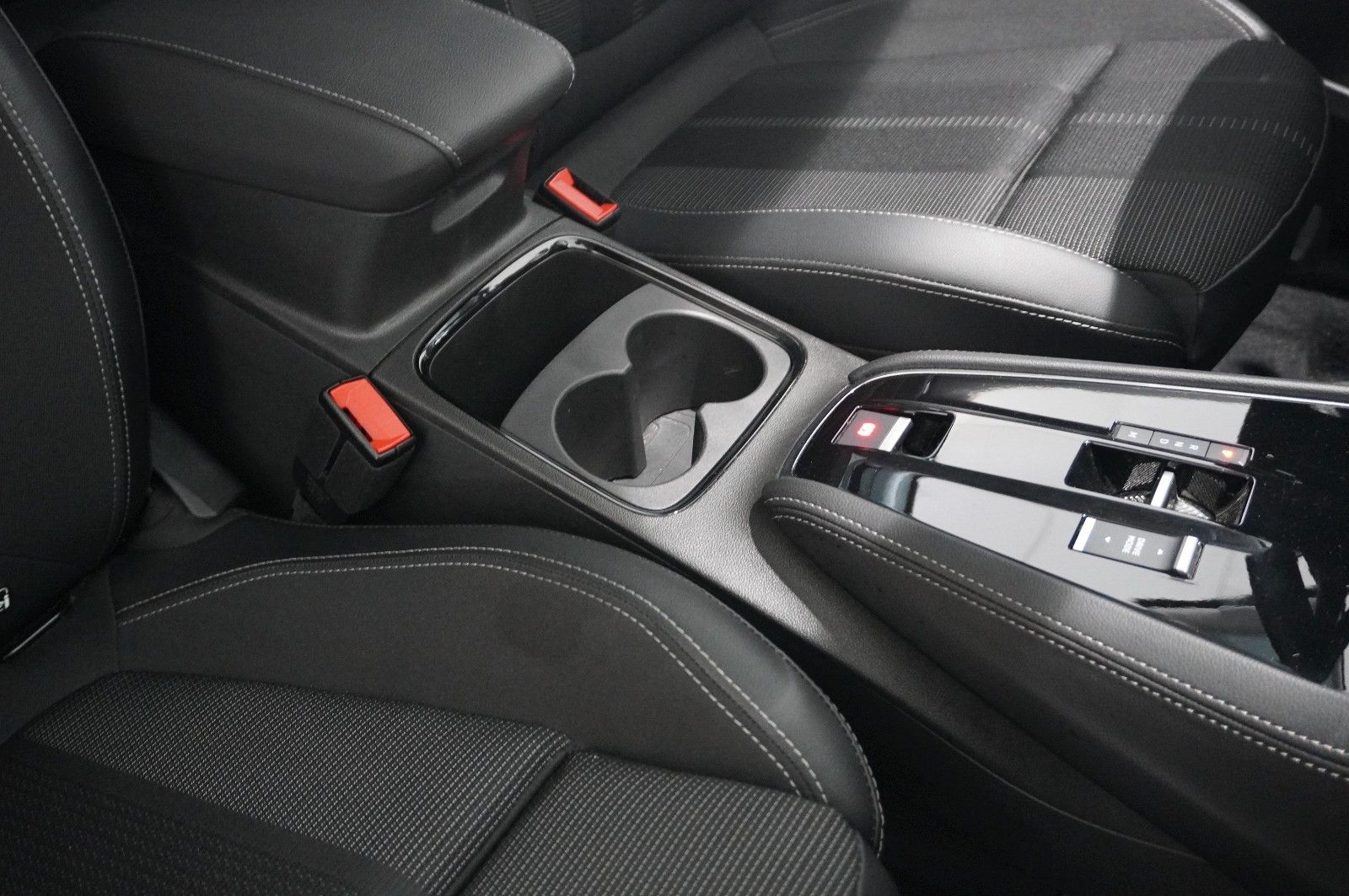 Fahrzeugabbildung Opel Grandland (X) 1.2T GS LINE NAVI/LED/KAMERA/DAB+