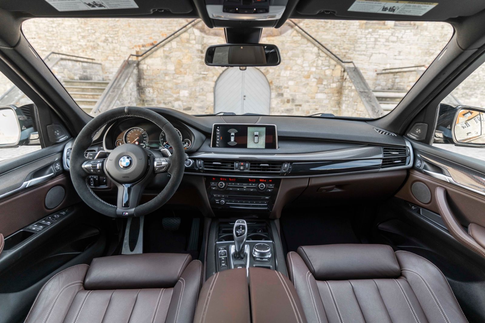 Fahrzeugabbildung BMW X5 xDrive50i M-SPORTPAKET HUD H&K CARPLAY 360°