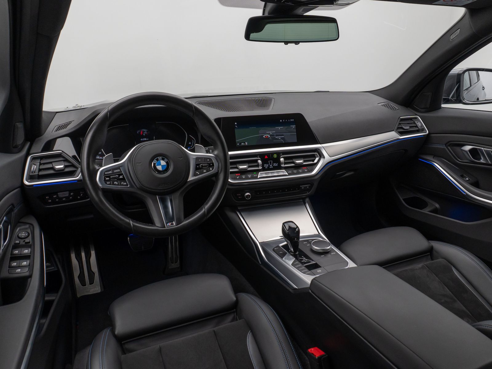 Fahrzeugabbildung BMW 320d M Sport Kamera HUD HiFi Stop&Go AHK Alarm