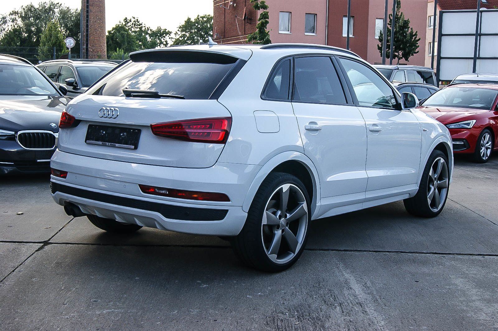 Fahrzeugabbildung Audi Q3 14TSI S-tronic S-LINE PLUS 20-ZOLL PANO BOSE