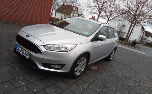 Ford Focus 1,5 EcoBoost Auto Navi Temp AHK Scheckheft