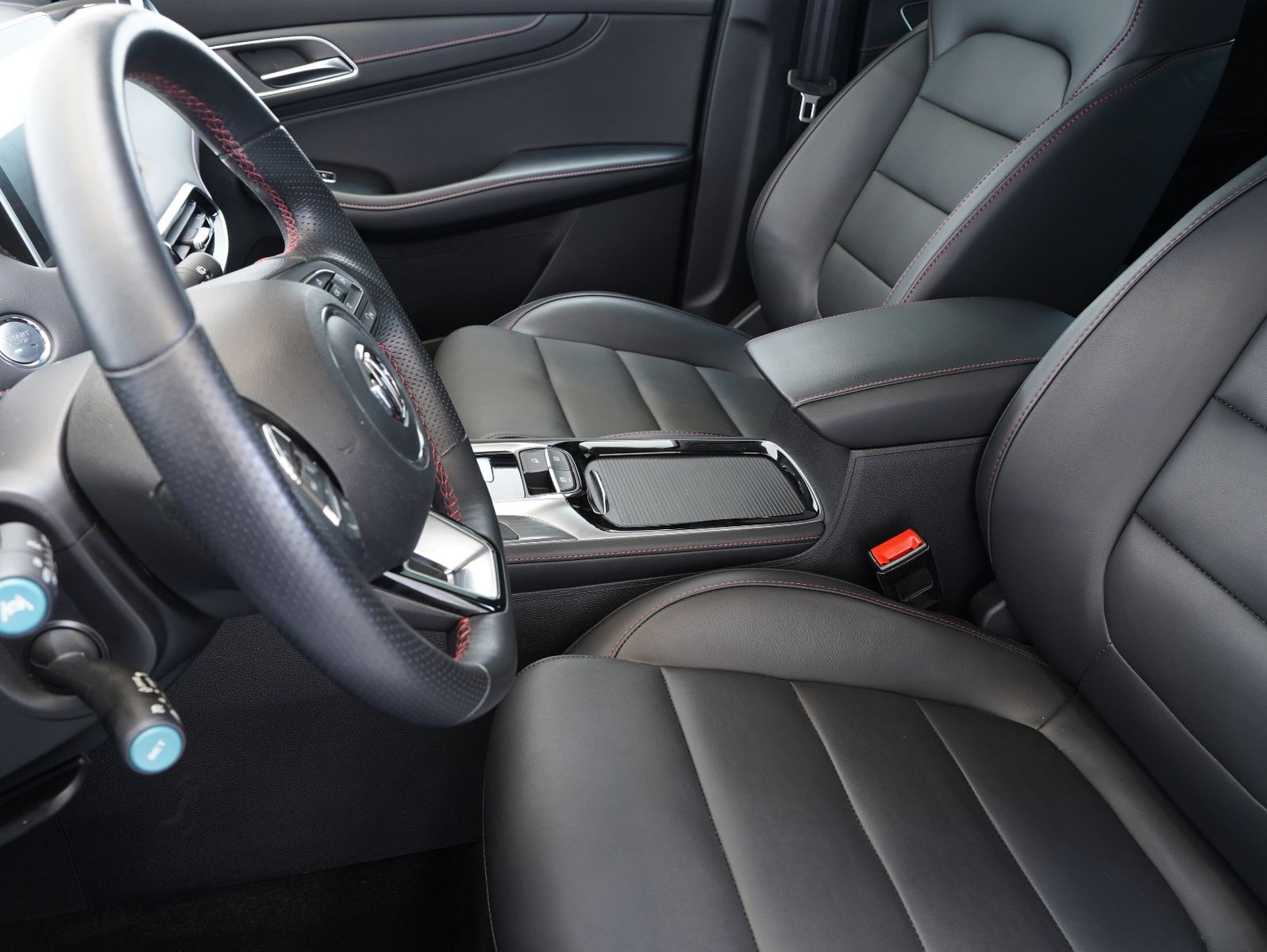 Fahrzeugabbildung MG EHS Hybrid Luxury PHEV LEDER/NAVI/ACC/BSM/KAMERA