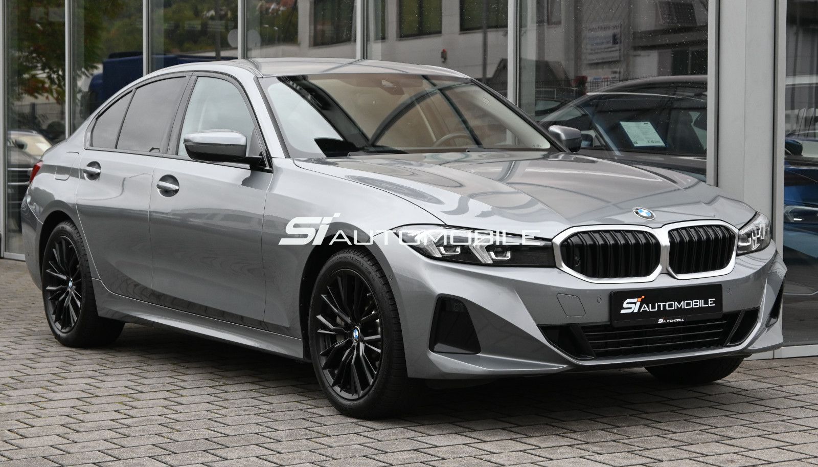 Fahrzeugabbildung BMW 330d xDrive °HEAD-UP°PRIVACY°STANDHEIZUNG°8FACH