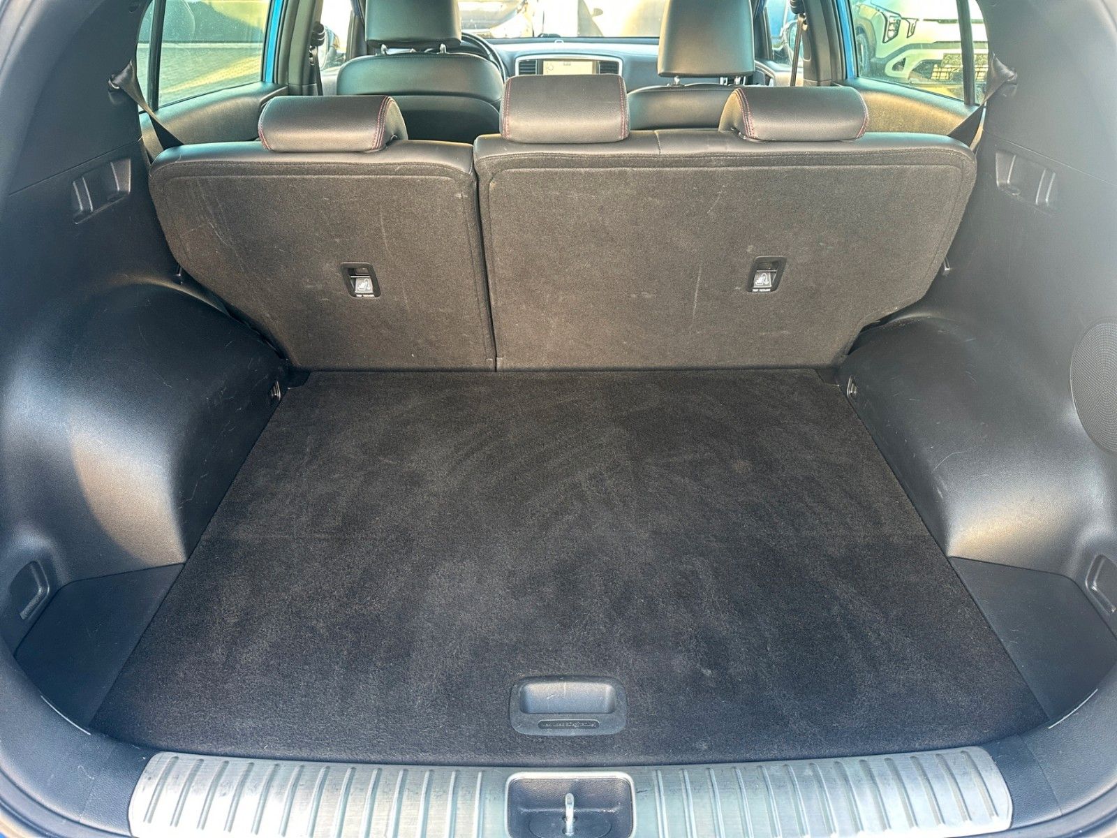 Fahrzeugabbildung Kia Sportage 1.6 T-GDI GT-Line AWD LEDER TECH GD