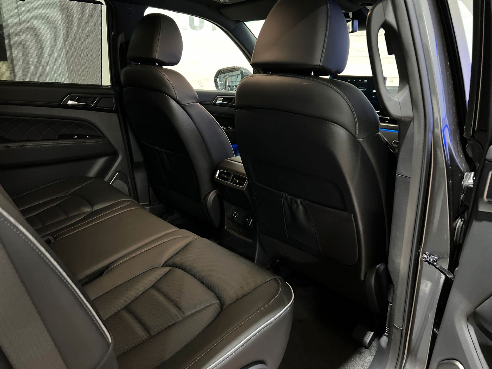 Fahrzeugabbildung Ssangyong KGM REXTON  Titanium Plus 4WD *7 Sitz*360*AHK*