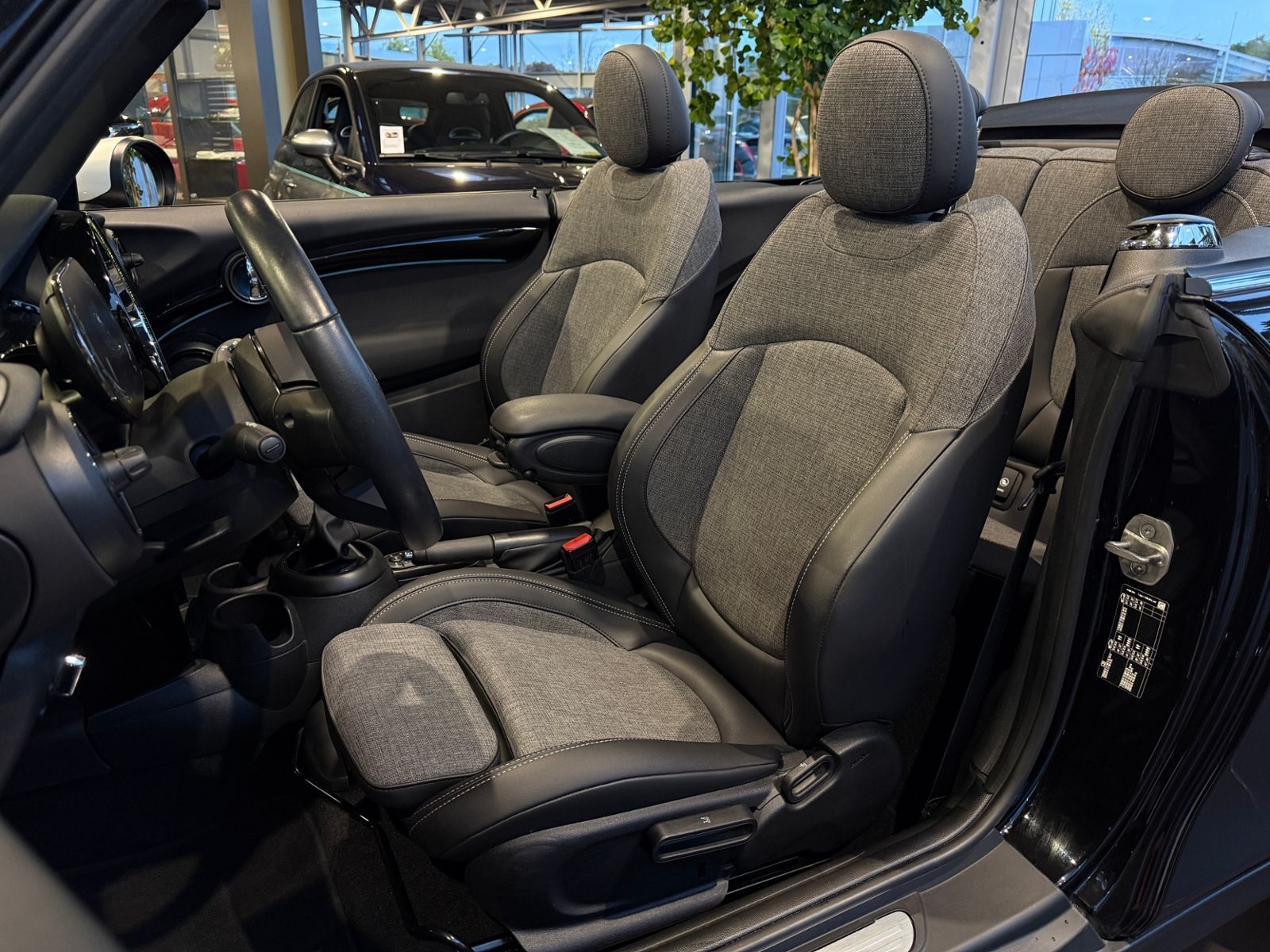 Fahrzeugabbildung MINI Cabrio Cooper  HUD RFK LED NAVI