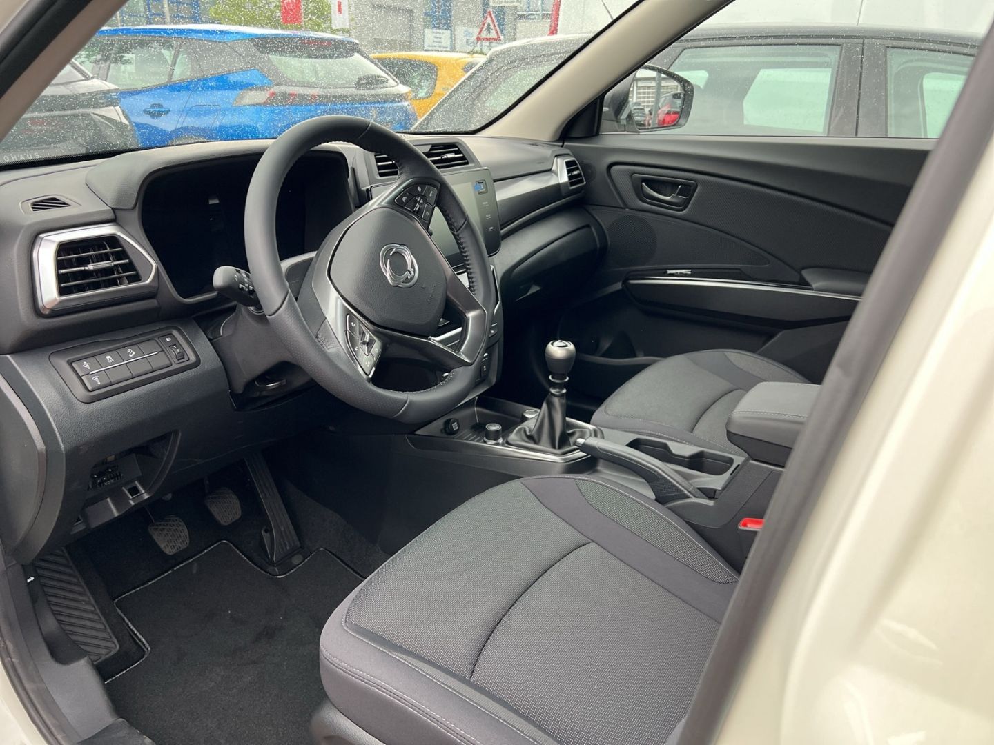 Fahrzeugabbildung KGM Tivoli Nomad MT Navi CarPlay DAB SHZ Spurhalte.