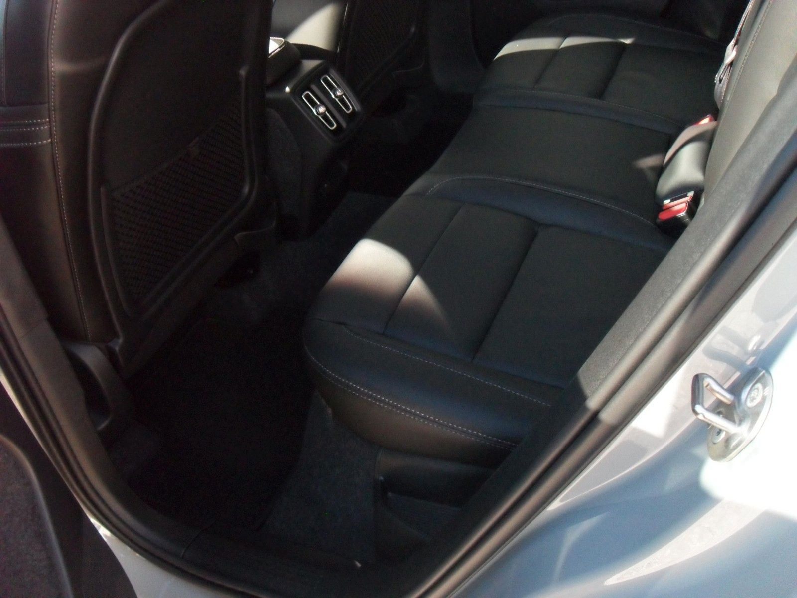 Fahrzeugabbildung Volvo XC 40 B3 Plus Dark | Standheizung | 360°