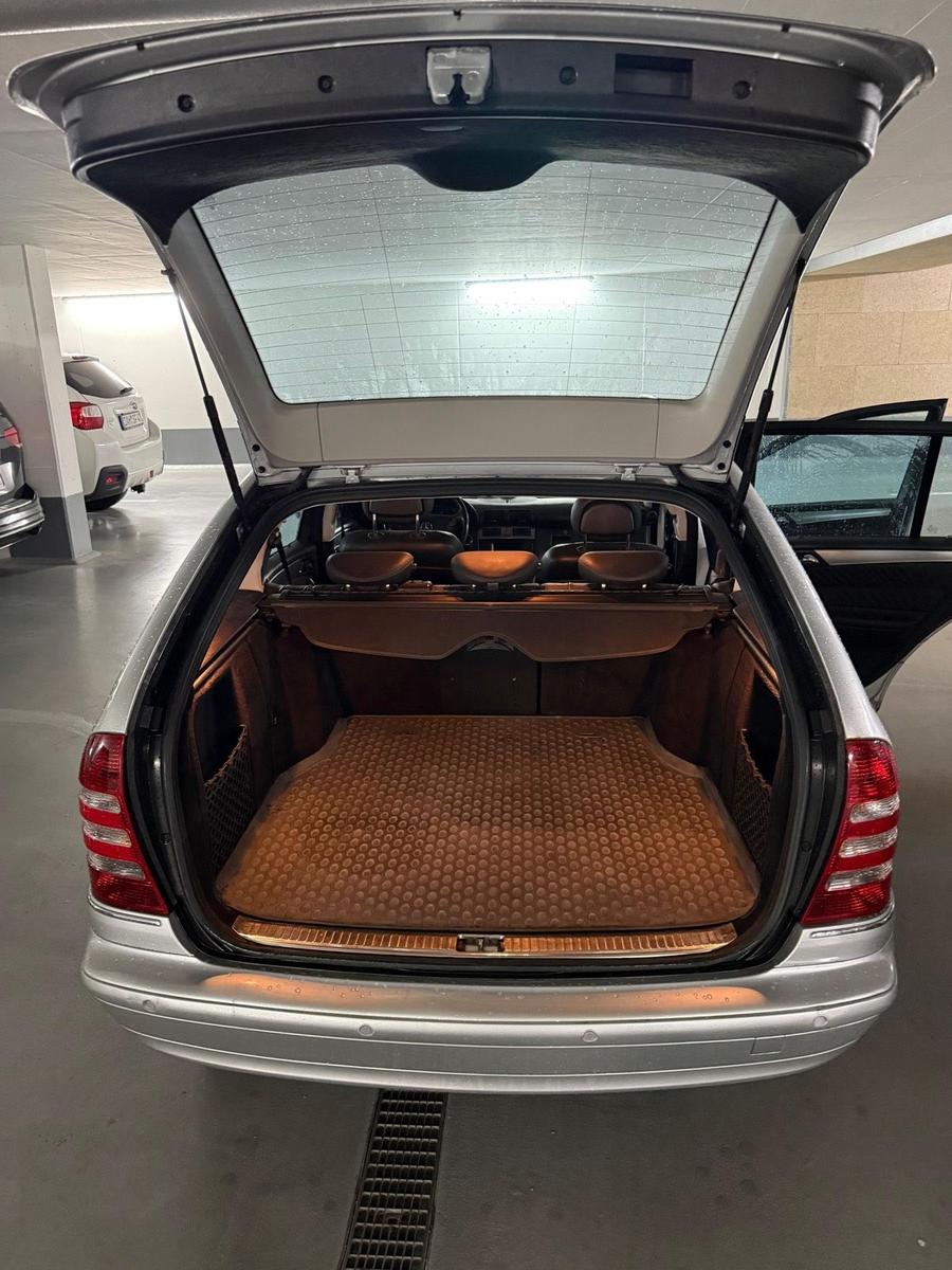 Mercedes-Benz C220 2004 — photo 15