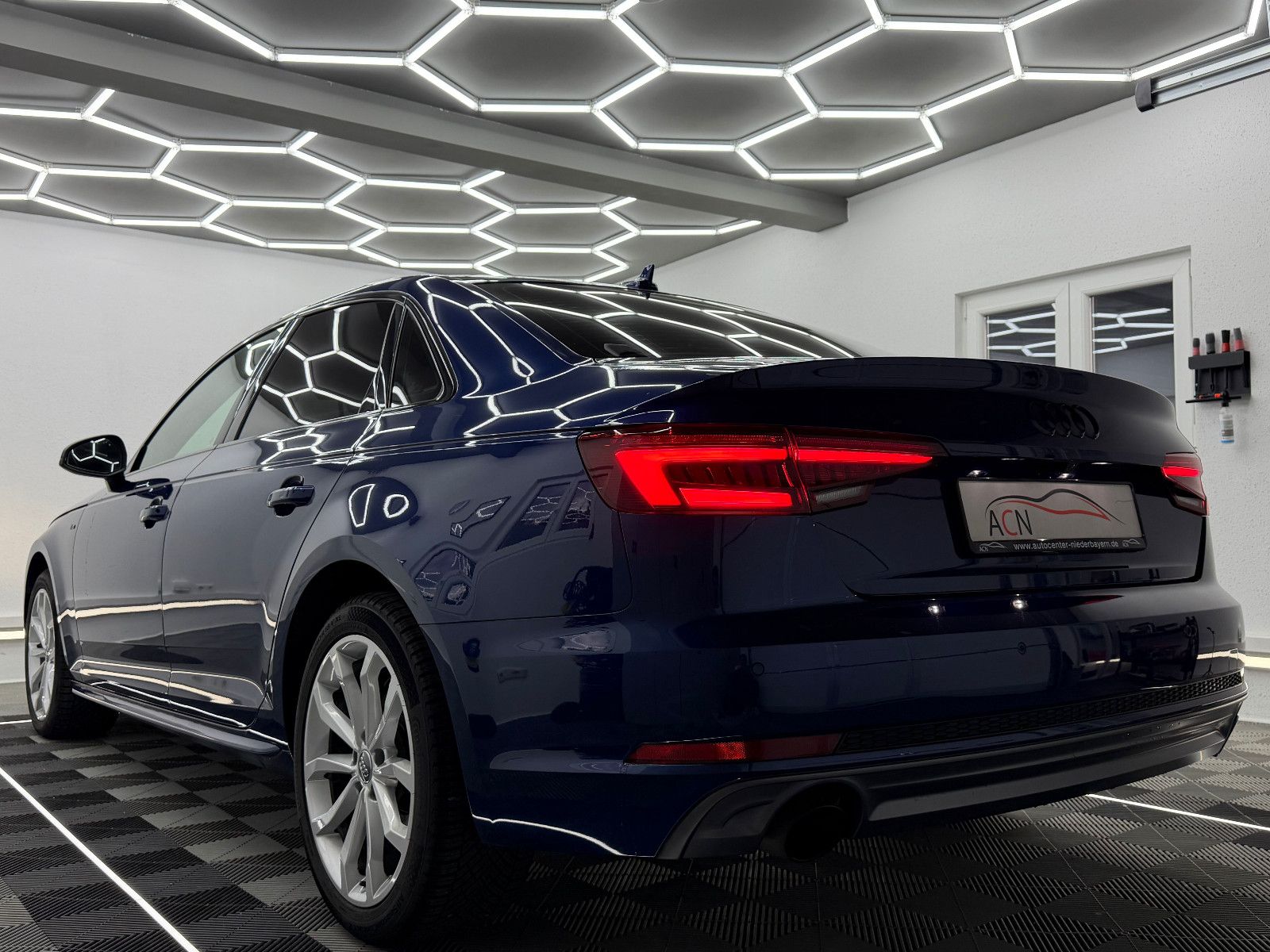 Fahrzeugabbildung Audi A4 Lim. S-LINE SPORT ultra/MATRIX/B&O/eGSD/VIRCO