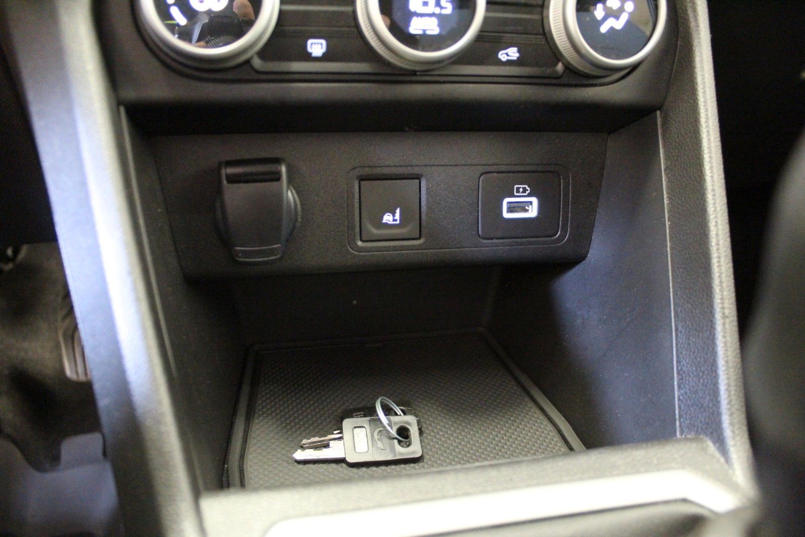 Fahrzeugabbildung Dacia Jogger TCE 110 Extreme+ 5-Sitzer *AHK*