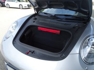 Fahrzeugabbildung Porsche 911 Carrera 4 Autom.