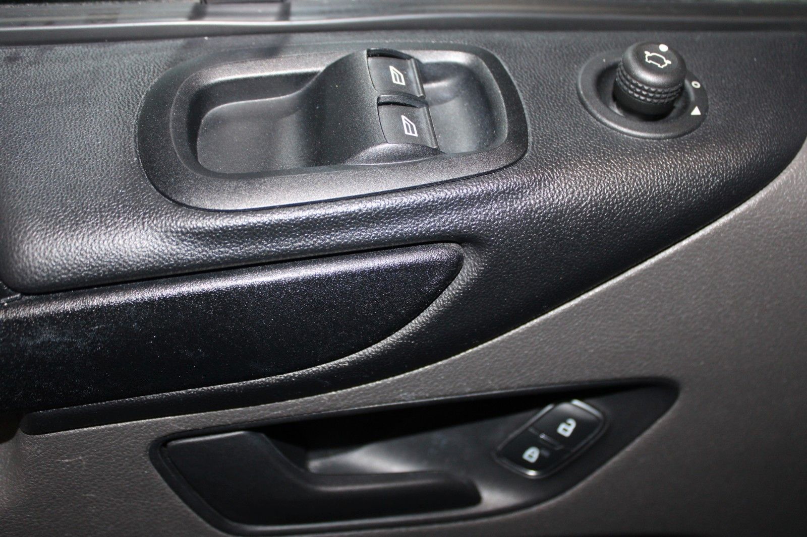 Fahrzeugabbildung Ford Transit Custom L1 Kasten AHK Dachträger 1.Hand