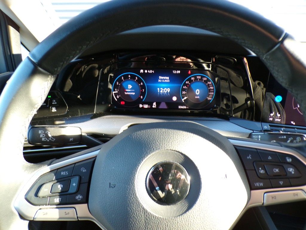 Fahrzeugabbildung Volkswagen Golf VIII Variant 1,5 TSI Active *LED*AHK*NAVI*S