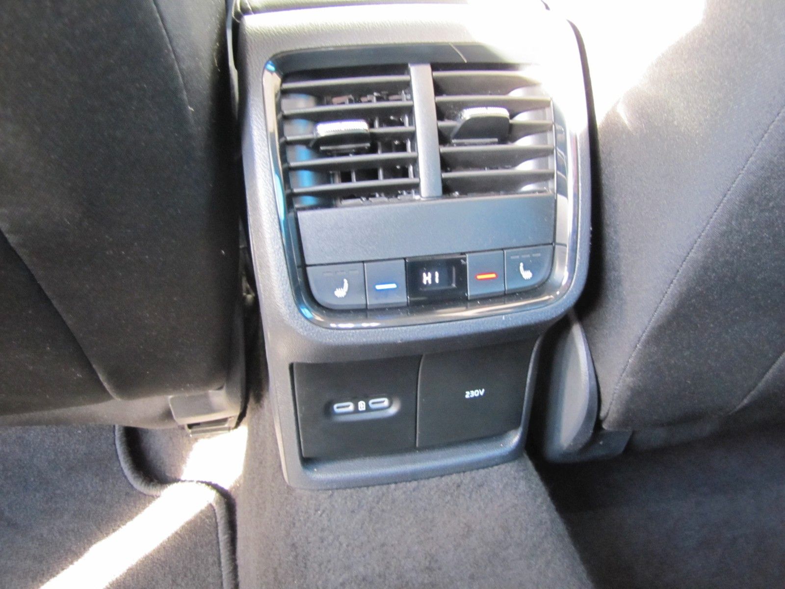 Fahrzeugabbildung SKODA Octavia Combi Tour 2.0 TDI DSG, Standheizung