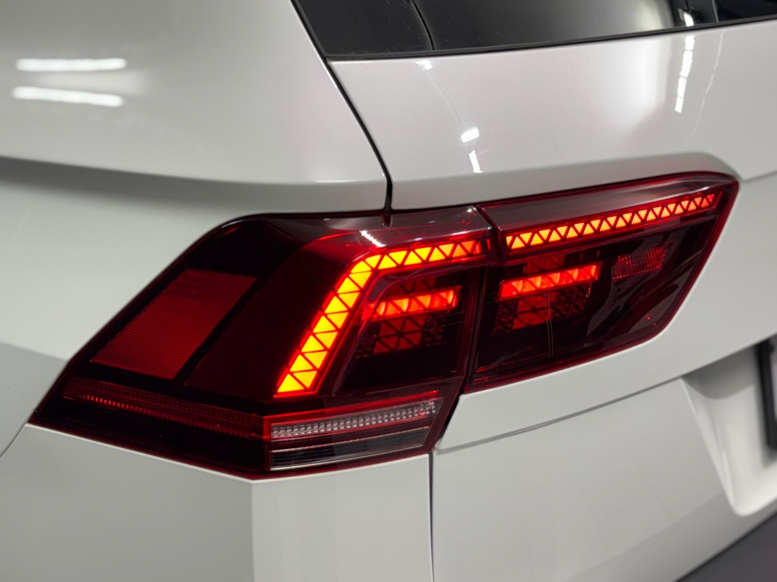 Fahrzeugabbildung Volkswagen Tiguan Allspace Highline 4Motion|R-LINE|PANO|AHK