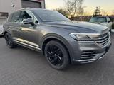 Volkswagen Touareg Elegance 4Motion PANO LEDER HEADUP VOLL - Volkswagen Touareg Elegance mit Benzin-Antrieb