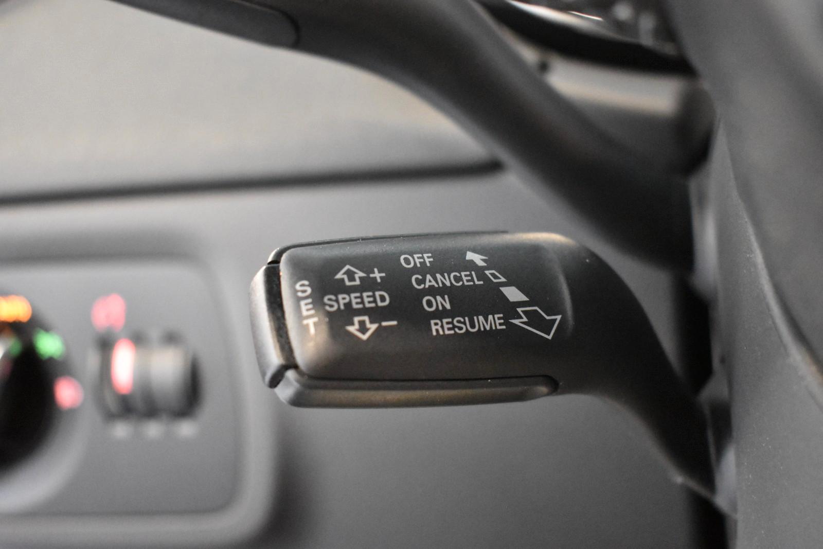 Audi TT 1.8 TFSI Cabrio/S-LINE +/ALCANTARA/SHZ/XENON/