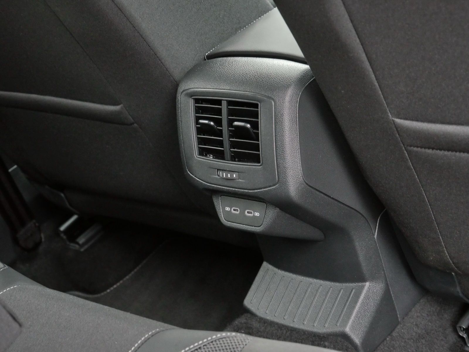 Volkswagen T-Roc - Bild 17