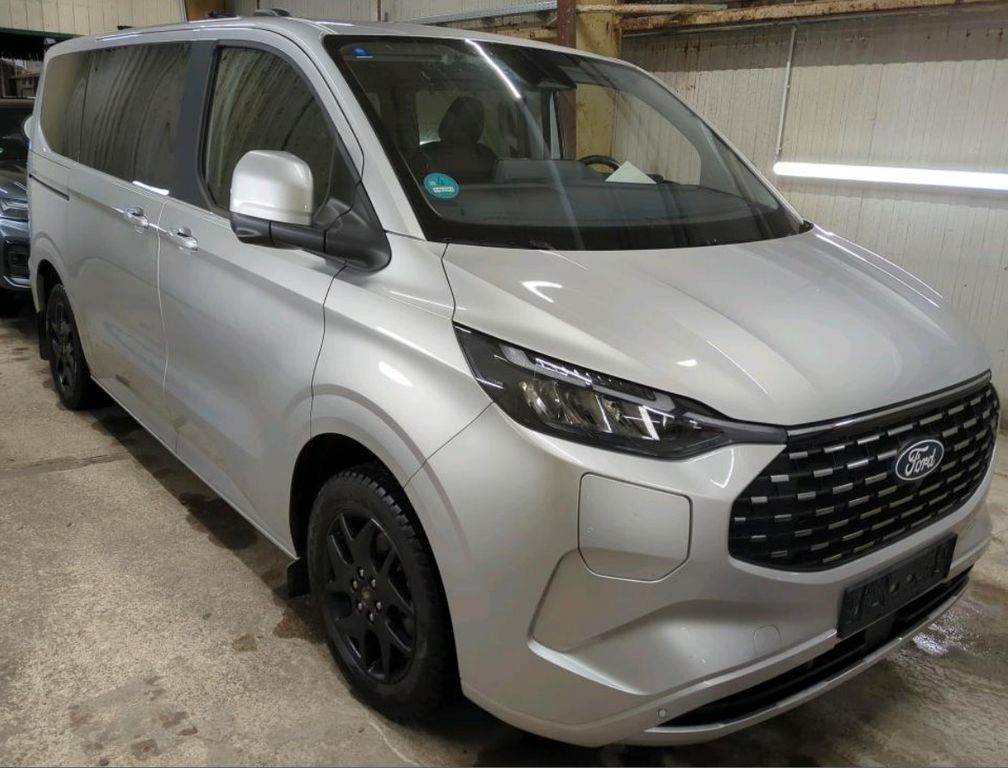 FORD Tourneo Custom Titanium XPlug-in L1*el. Türen* FORD Tourneo Custom Titanium XPlug-in L1*el. Türen*